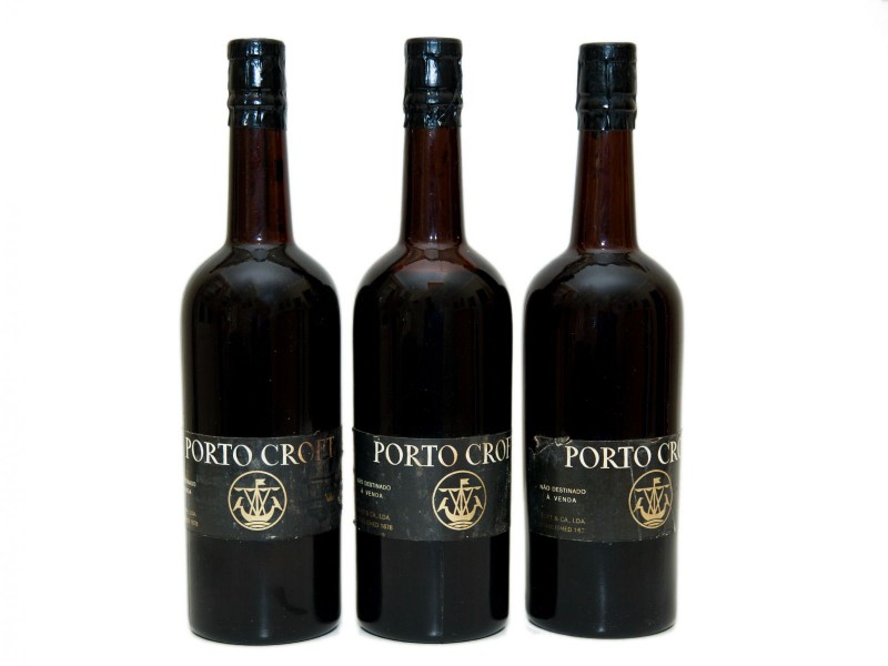 TRÊS GARRAFAS DE VINHO DO PORTO