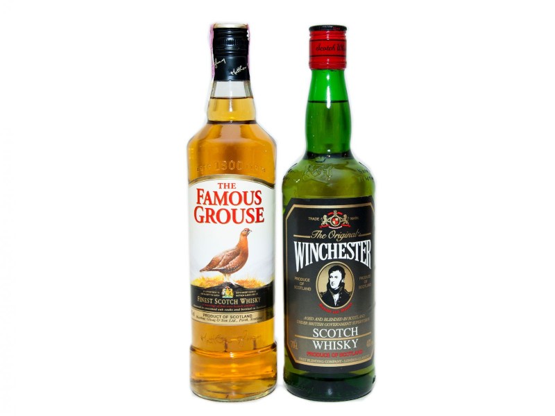 DUAS GARRAFAS DE SCOTH WHISKY