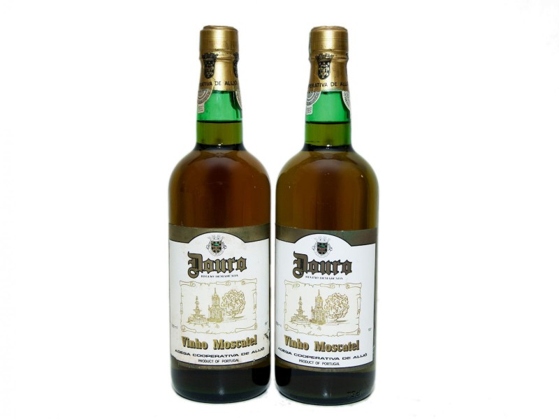 DUAS GARRAFAS DE MOSCATEL DO DOURO