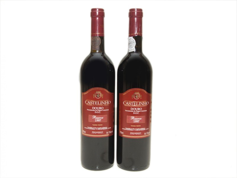 DUAS GARRAFAS DE VINHO TINTO DE MESA DO DOURO