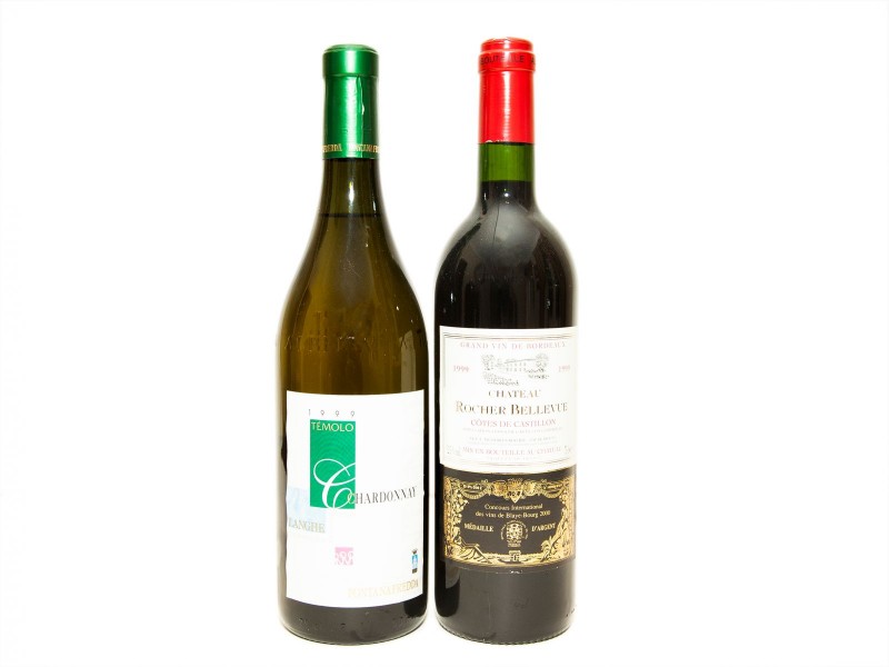 DUAS GARRAFAS DE VINHO TINTO DE MESA FRANCÊS E BRANCO DE MESA ITALIANOv