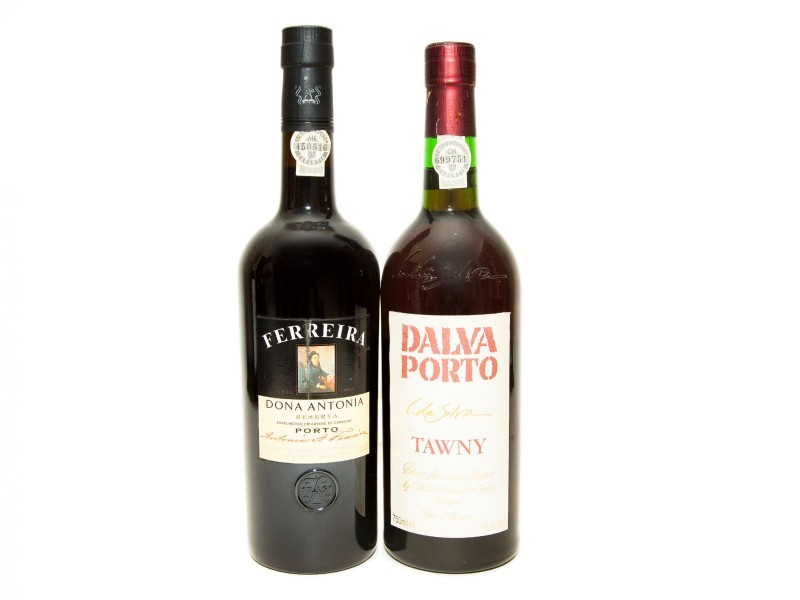 DUAS GARRAFAS DE VINHO DO PORTO