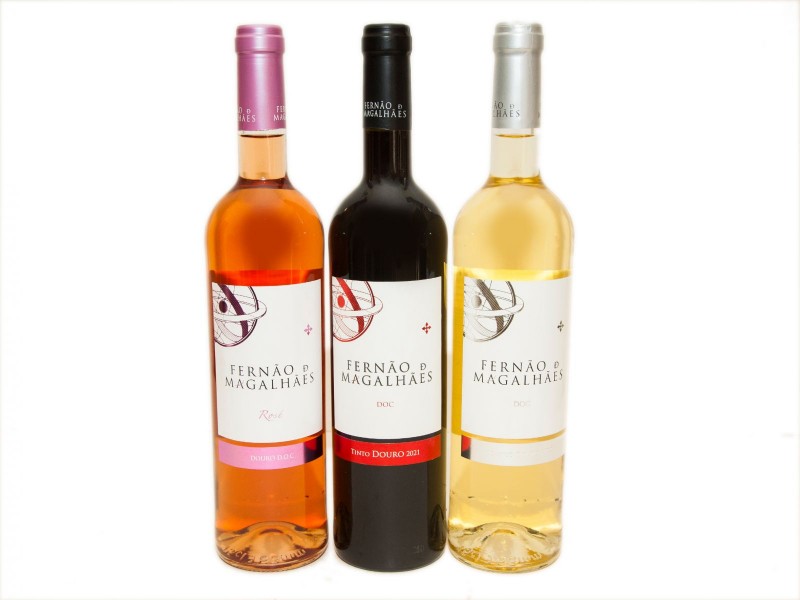 TRÊS GARRAFAS DE VINHO TINTO, BRANCO E ROSÉ DO DOURO