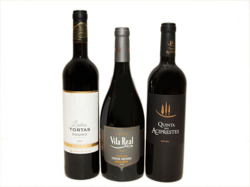 TRÊS GARRAFAS DE VINHO TINTO DO DOURO