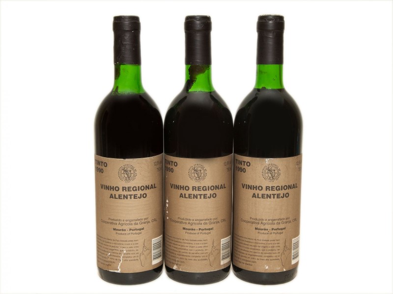 TRÊS GARRAFAS DE VINHO TINTO REGIONAL ALENTEJANO