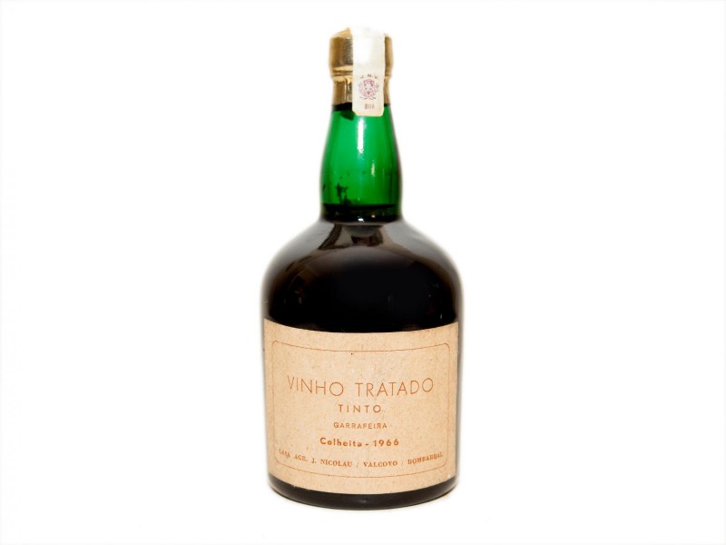 GARRAFA DE VINHO TINTO DA REGIÃO DO OESTE