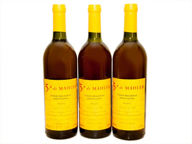 TRÊS GARRAFAS DE VINHO BRANCO DO RIBATEJO