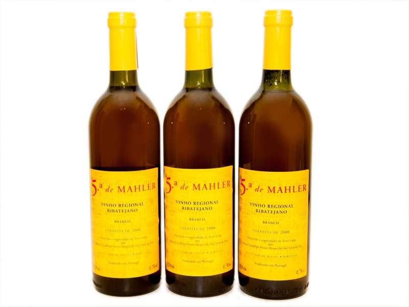 TRÊS GARRAFAS DE VINHO BRANCO DO RIBATEJO