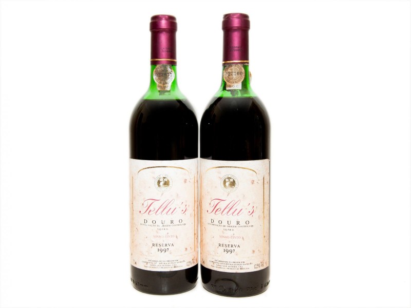 DUAS GARRAFAS DE VINHO TINTO DO DOURO