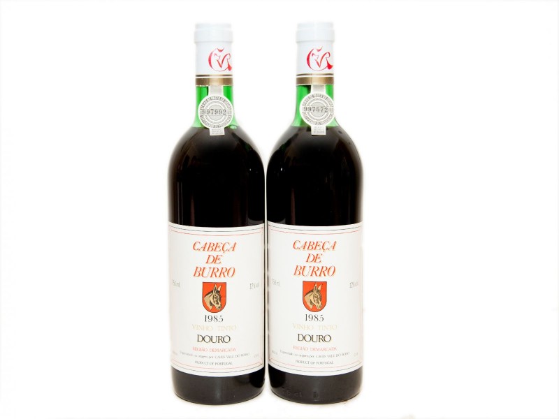 DUAS GARRAFAS DE VINHO TINTO DE MESA DO DOURO