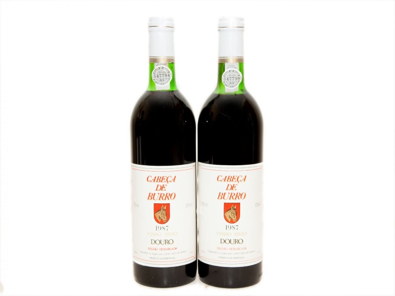 DUAS GARRAFAS DE VINHO TINTO DE MESA DO DOURO