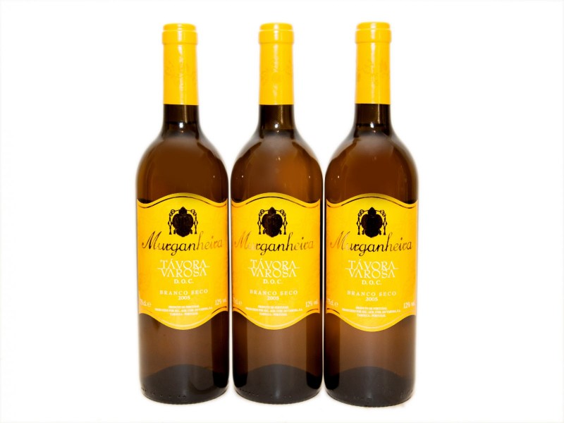 TRÊS GARRAFAS DE VINHO BRANCO DE MESA DE TÁVORA-VAROSA