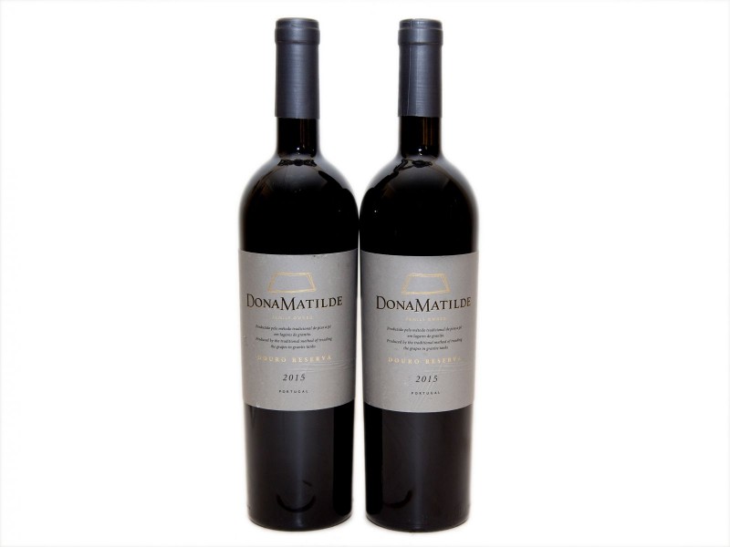 DUAS GARRAFAS DE VINHO TINTO DE MESA DO DOURO