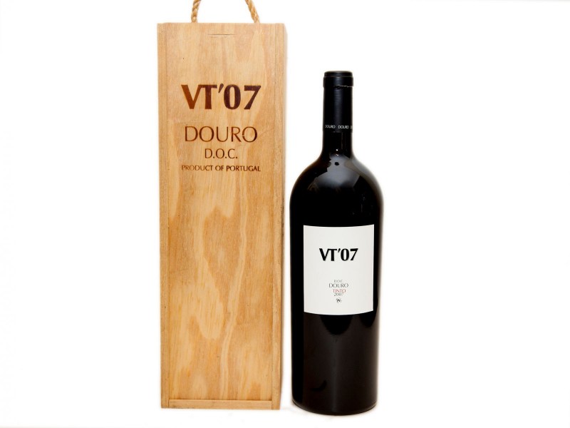 GARRAFA DE MAGNUM VINHO TINTO DE MESA DO DOURO