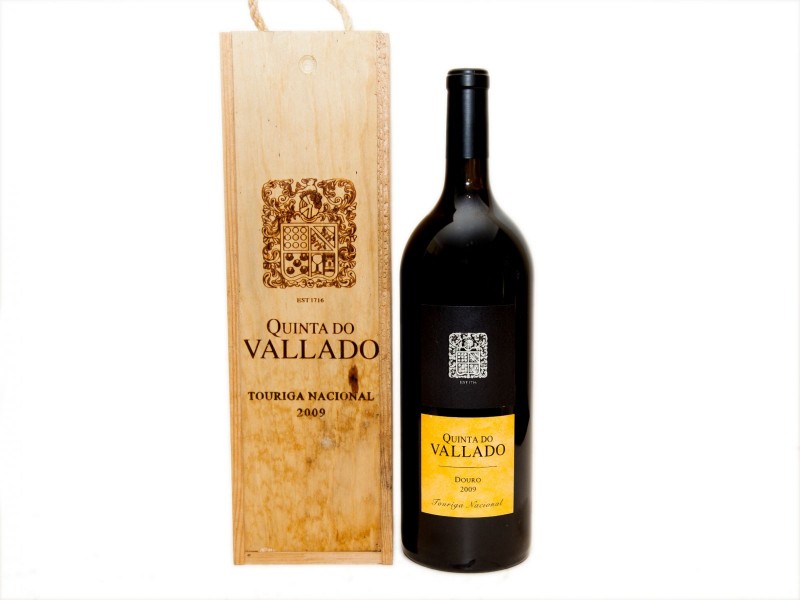 GARRAFA DE MAGNUM VINHO TINTO DE MESA DO DOURO
