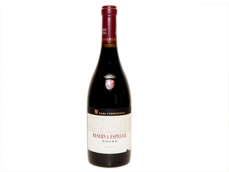 INVULGAR GARRAFA DE VINHO TINTO DE MESA DO DOURO