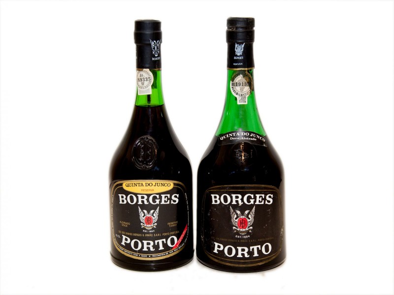 DUAS GARRAFAS DE VINHO DO PORTO