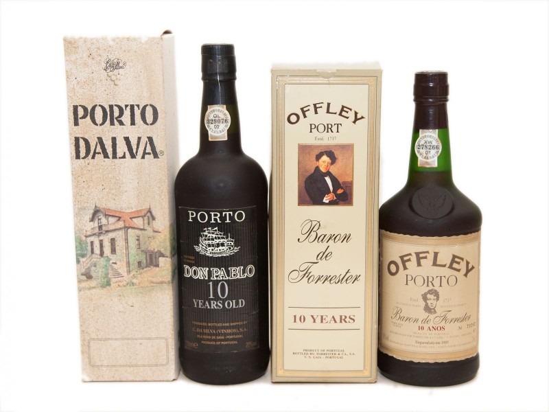 DUAS GARRAFAS DE VINHO DO PORTO