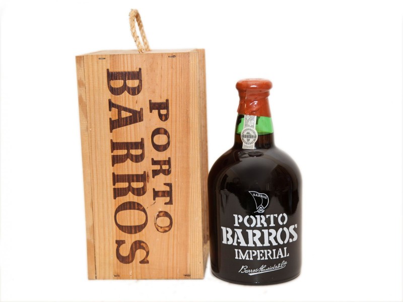 INVULGAR GARRAFA MAGNUM DE VINHO DO PORTO