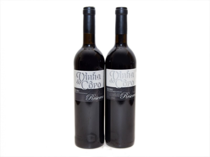 DUAS GARRAFAS DE VINHO TINTO DE MESA DO DOURO