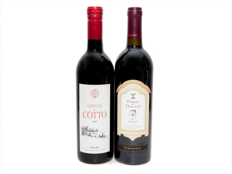 DUAS GARRAFAS DE VINHO TINTO DE MESA DO DOURO