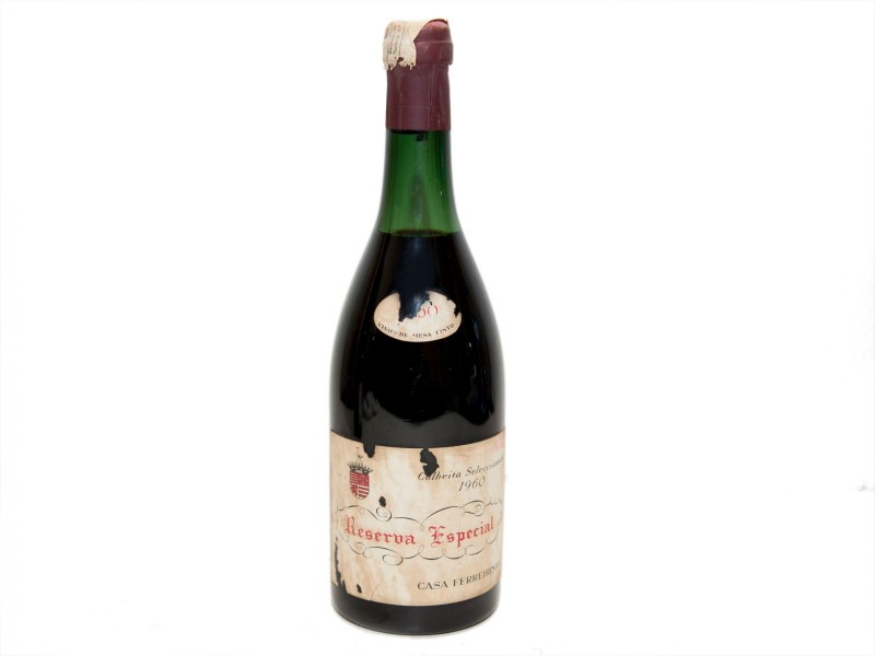 INVULGAR GARRAFA DE VINHO TINTO DE MESA DO DOURO