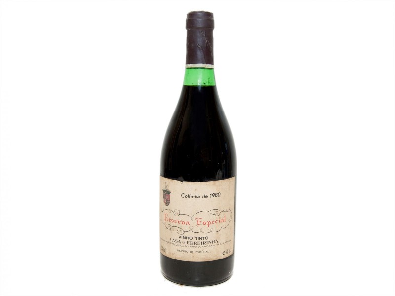 INVULGAR GARRAFA DE VINHO TINTO DE MESA DO DOURO