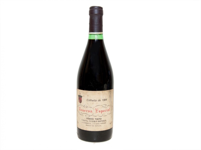 INVULGAR GARRAFA DE VINHO TINTO DE MESA DO DOURO