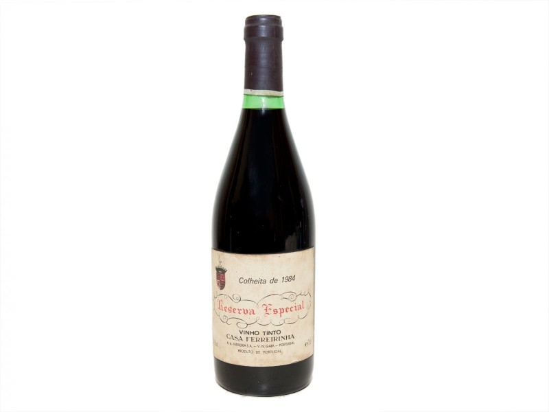 INVULGAR GARRAFA DE VINHO TINTO DE MESA DO DOURO