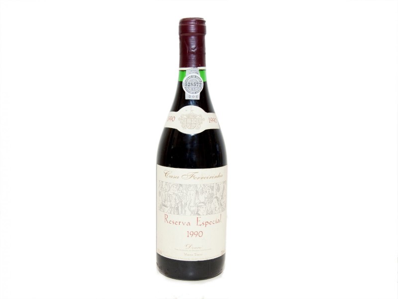 INVULGAR GARRAFA DE VINHO TINTO DE MESA DO DOURO