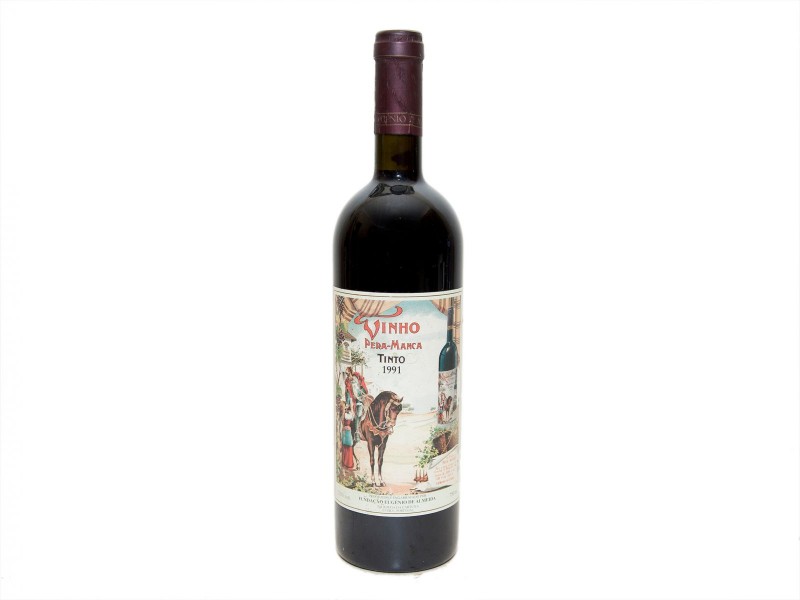 INVULGAR GARRAFA DE VINHO TINTO DE MESA DO ALENTEJO