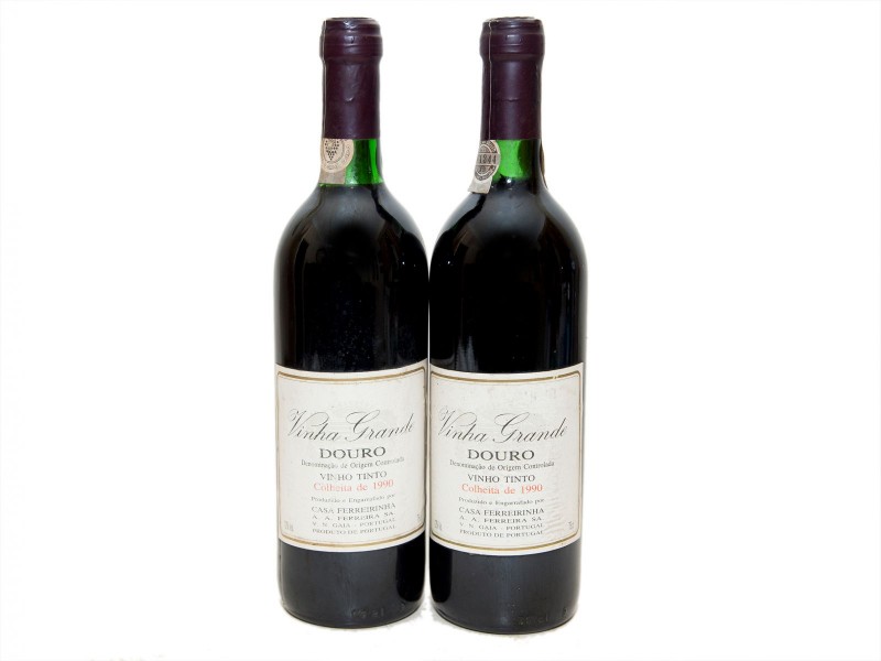 DUAS GARRAFAS DE VINHO TINTO DE MESA DO DOURO