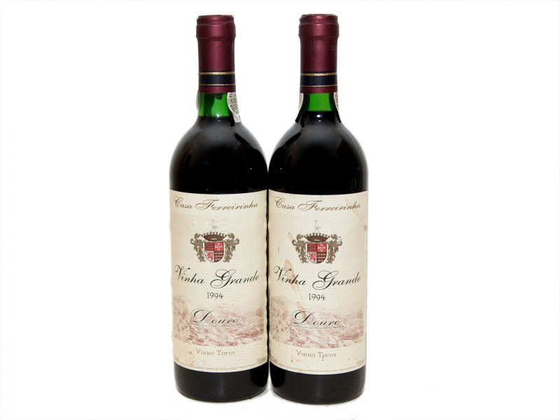 DUAS GARRAFAS DE VINHO TINTO DE MESA DO DOURO