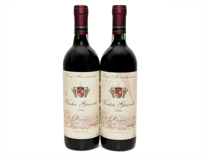 DUAS GARRAFAS DE VINHO TINTO DE MESA DO DOURO