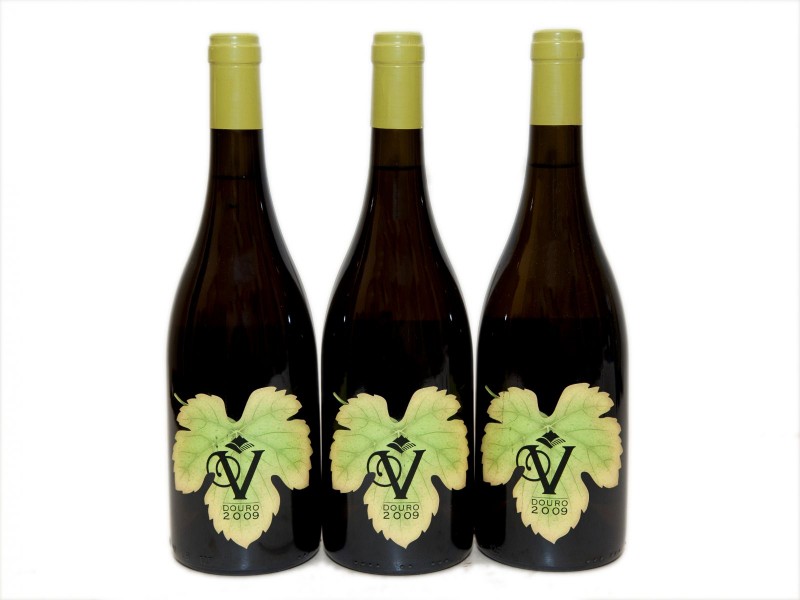 TRÊS GARRAFAS DE VINHO BRANCO DE MESA DO DOURO