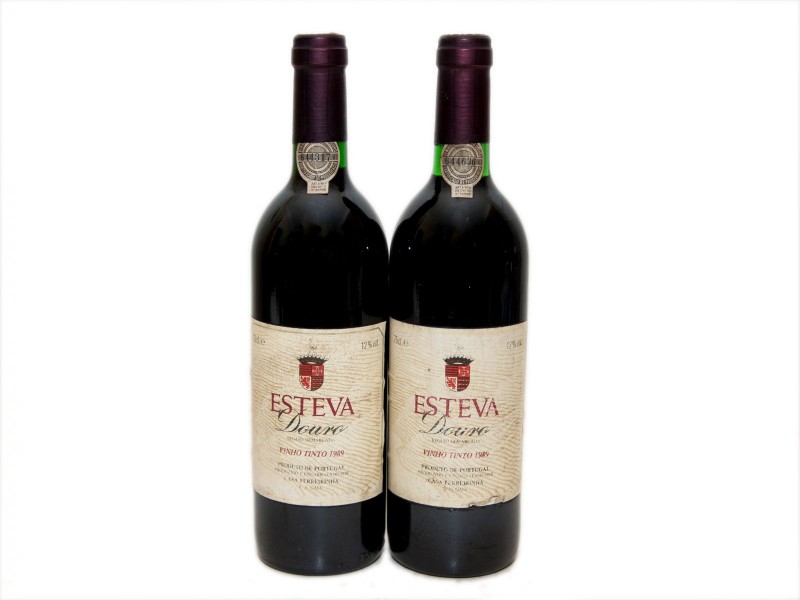 DUAS GARRAFAS DE VINHO TINTO DE MESA DO DOURO