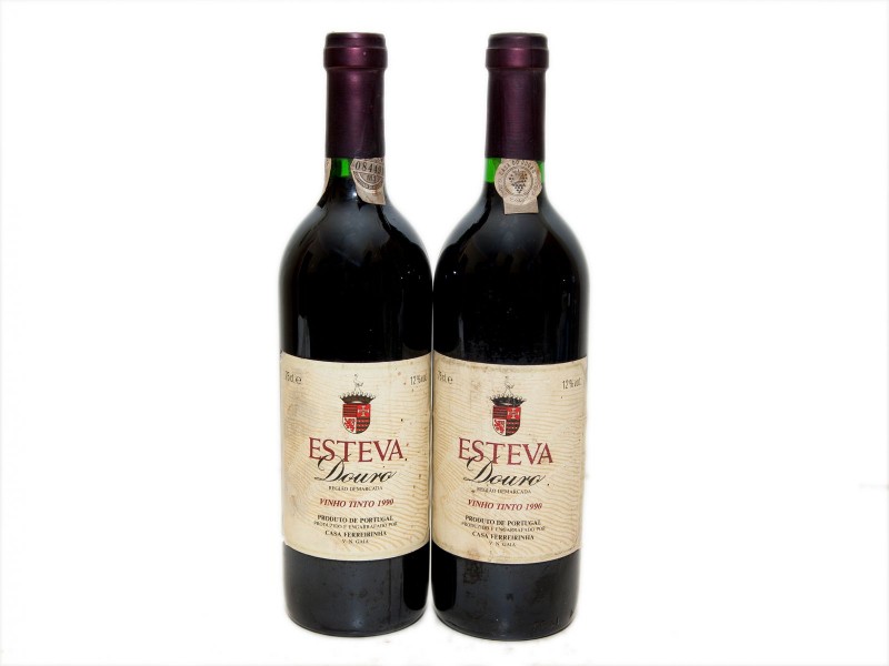 DUAS GARRAFAS DE VINHO TINTO DE MESA DO DOURO