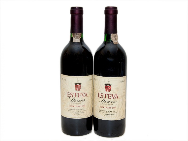 DUAS GARRAFAS DE VINHO TINTO DE MESA DO DOURO