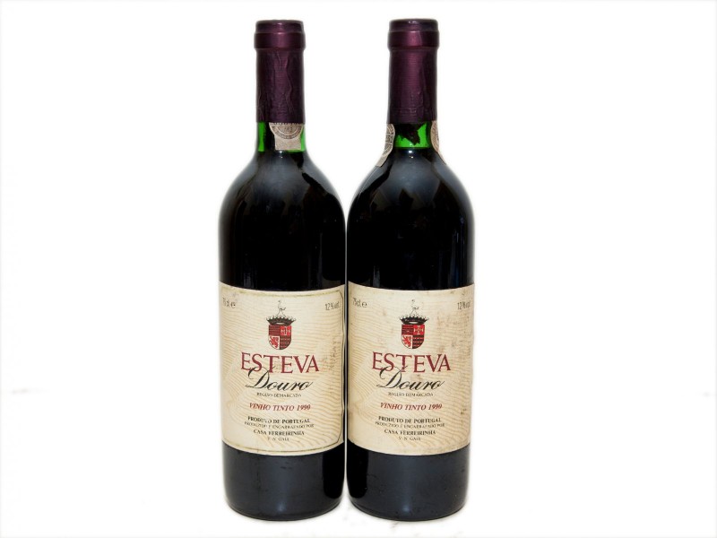 DUAS GARRAFAS DE VINHO TINTO DE MESA DO DOURO