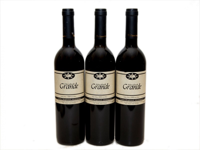TRÊS GARRAFAS DE VINHO TINTO REGIONAL ALENTEJANO