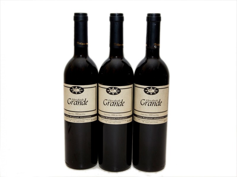 TRÊS GARRAFAS DE VINHO TINTO REGIONAL ALENTEJANO
