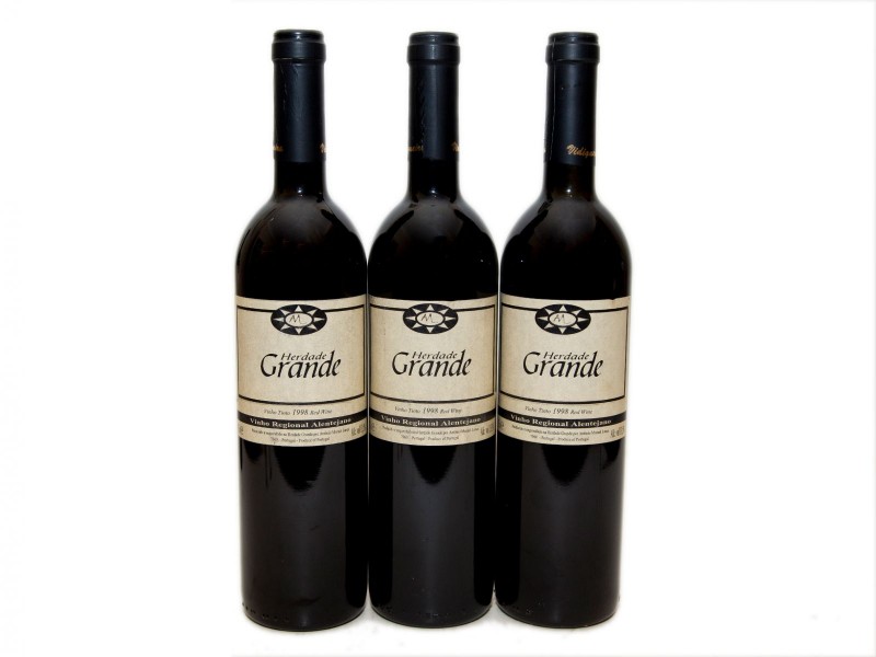 TRÊS GARRAFAS DE VINHO TINTO REGIONAL ALENTEJANO