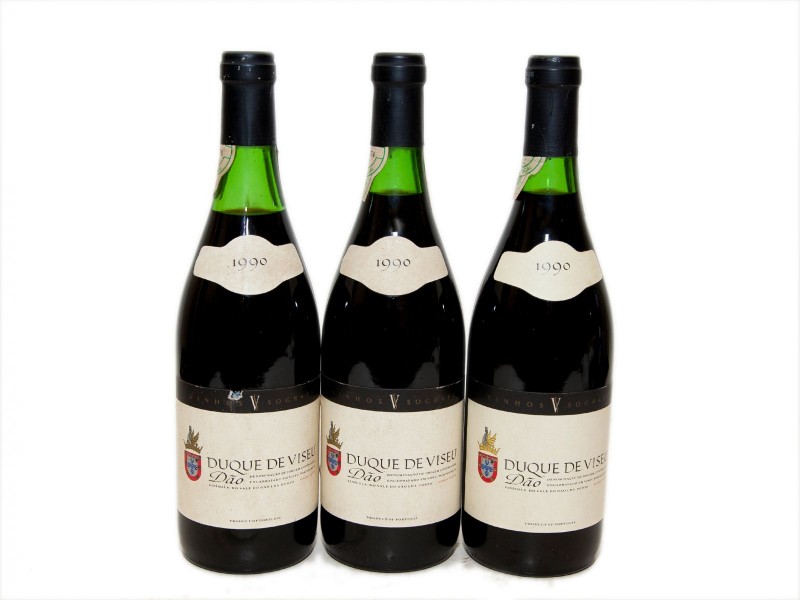 TRÊS GARRAFAS DE VINHO TINTO DE MESA DO DÃO