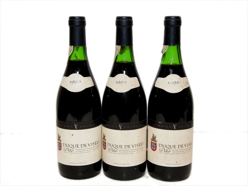 TRÊS GARRAFAS DE VINHO TINTO DE MESA DO DÃO
