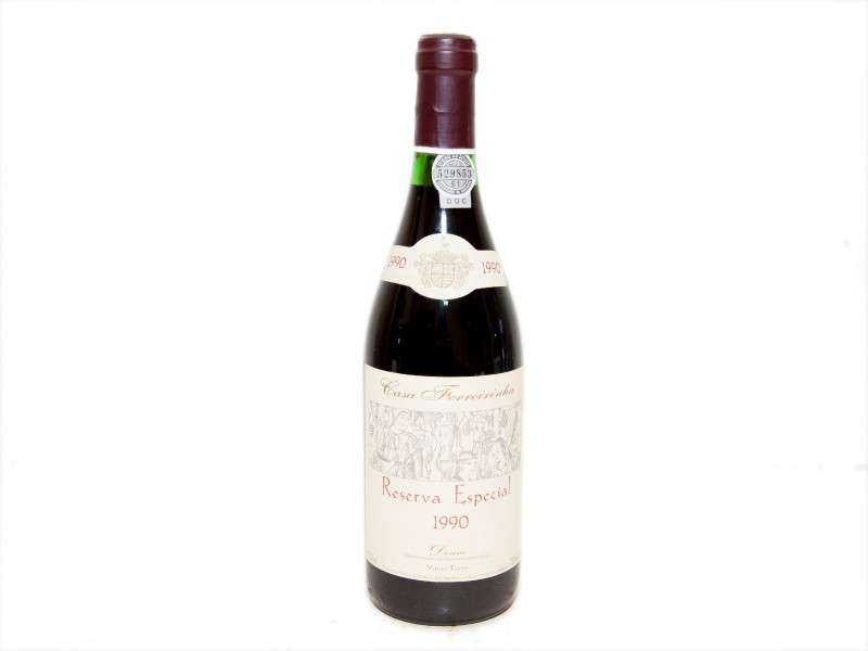 INVULGAR GARRAFA DE VINHO TINTO DE MESA DO DOURO