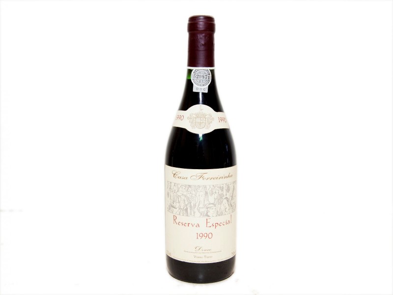 INVULGAR GARRAFA DE VINHO TINTO DE MESA DO DOURO
