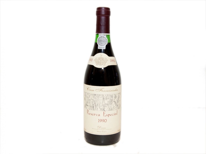 INVULGAR GARRAFA DE VINHO TINTO DE MESA DO DOURO