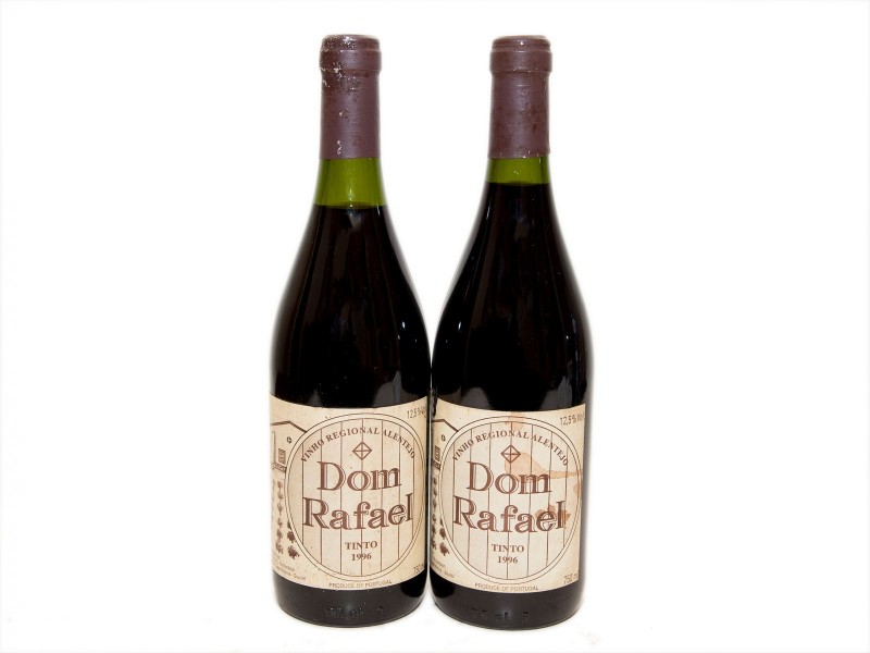 DUAS GARRAFAS DE VINHO TINTO DE MESA DO ALENTEJO