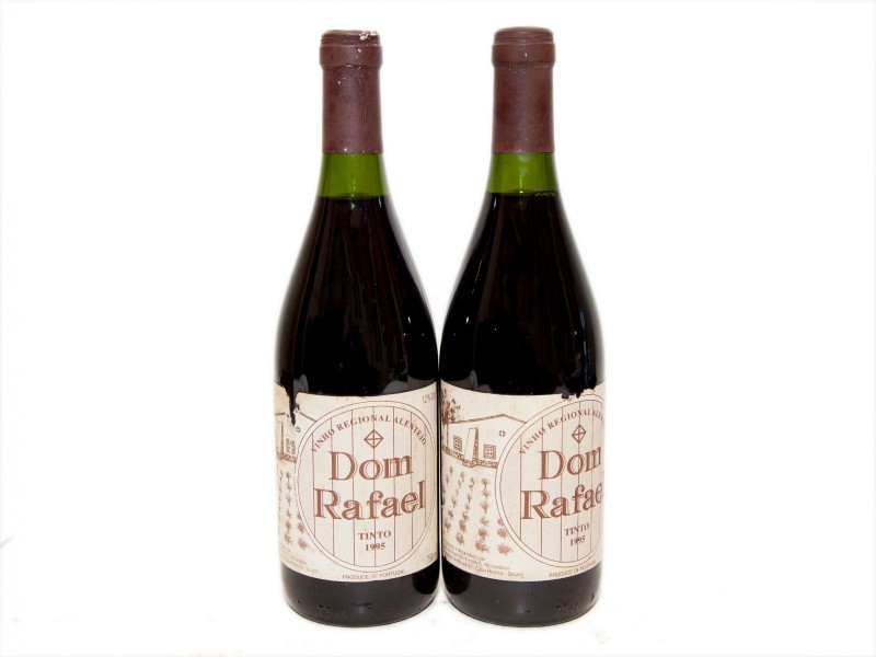 DUAS GARRAFAS DE VINHO TINTO DE MESA DO ALENTEJO