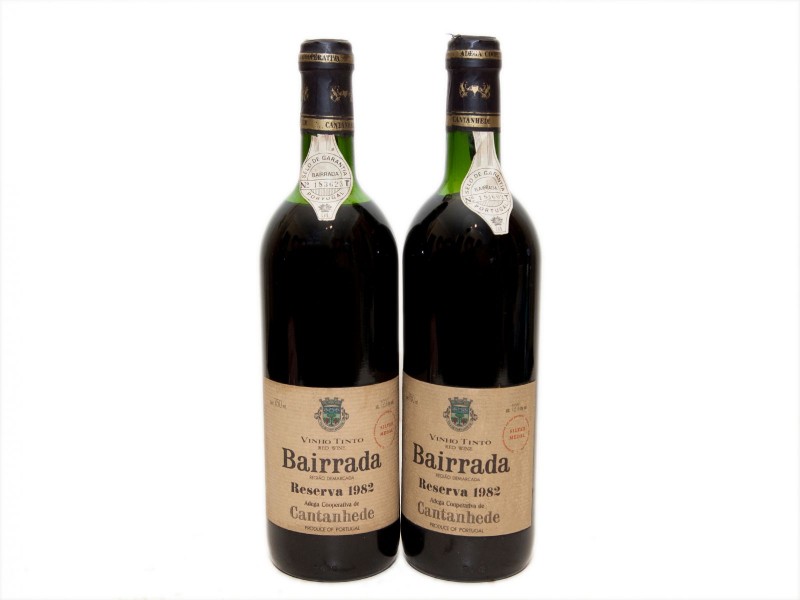 DUAS GARRAFAS DE VINHO TINTO DE MESA DA BAIRRADA